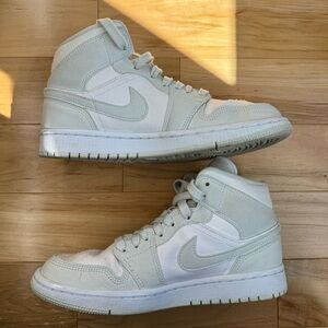 Authentic Jordan 1s
‘Spruce Aura’ color | size 7.5